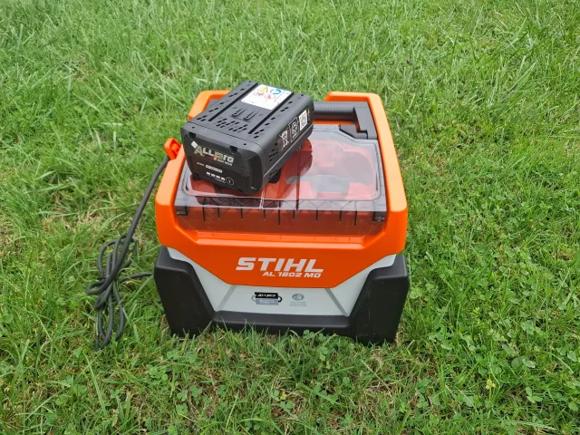 Stihl Schnellladegerät